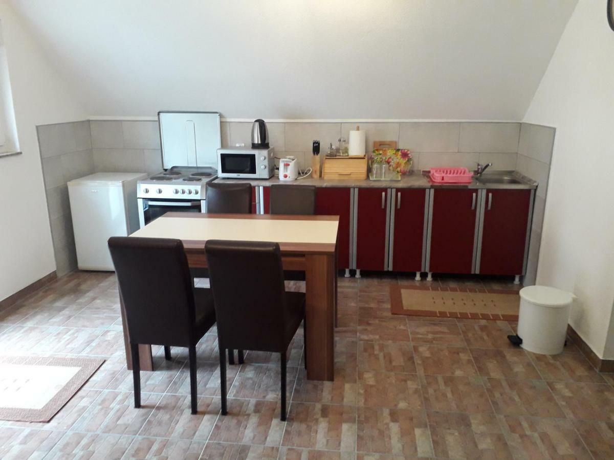Apartment Mrsinj Korenica Exteriör bild