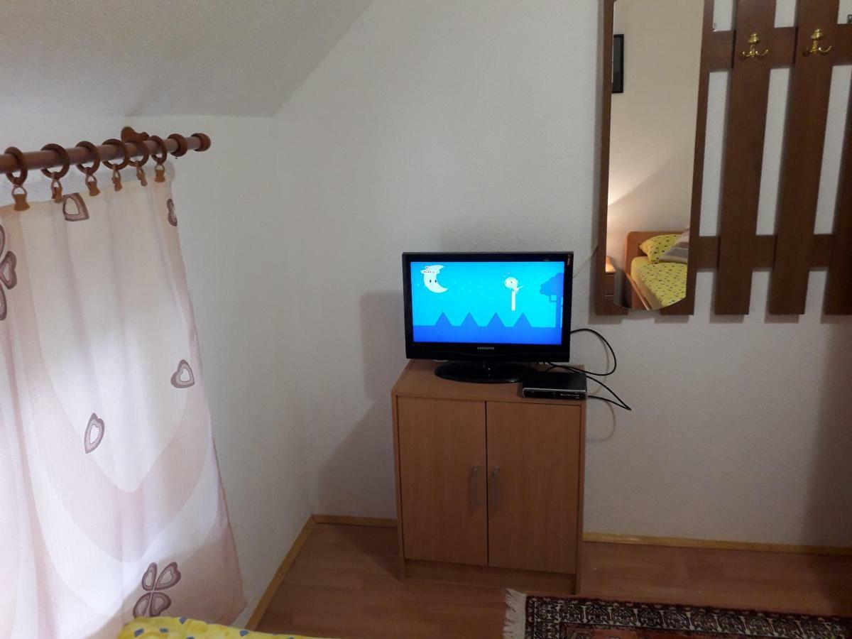 Apartment Mrsinj Korenica Exteriör bild
