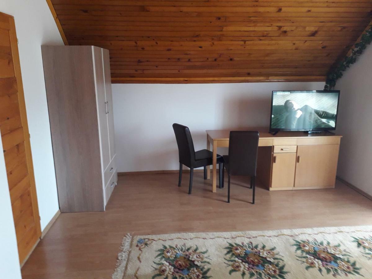 Apartment Mrsinj Korenica Exteriör bild